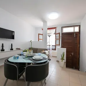 Hauzify I Celeste Apartamento